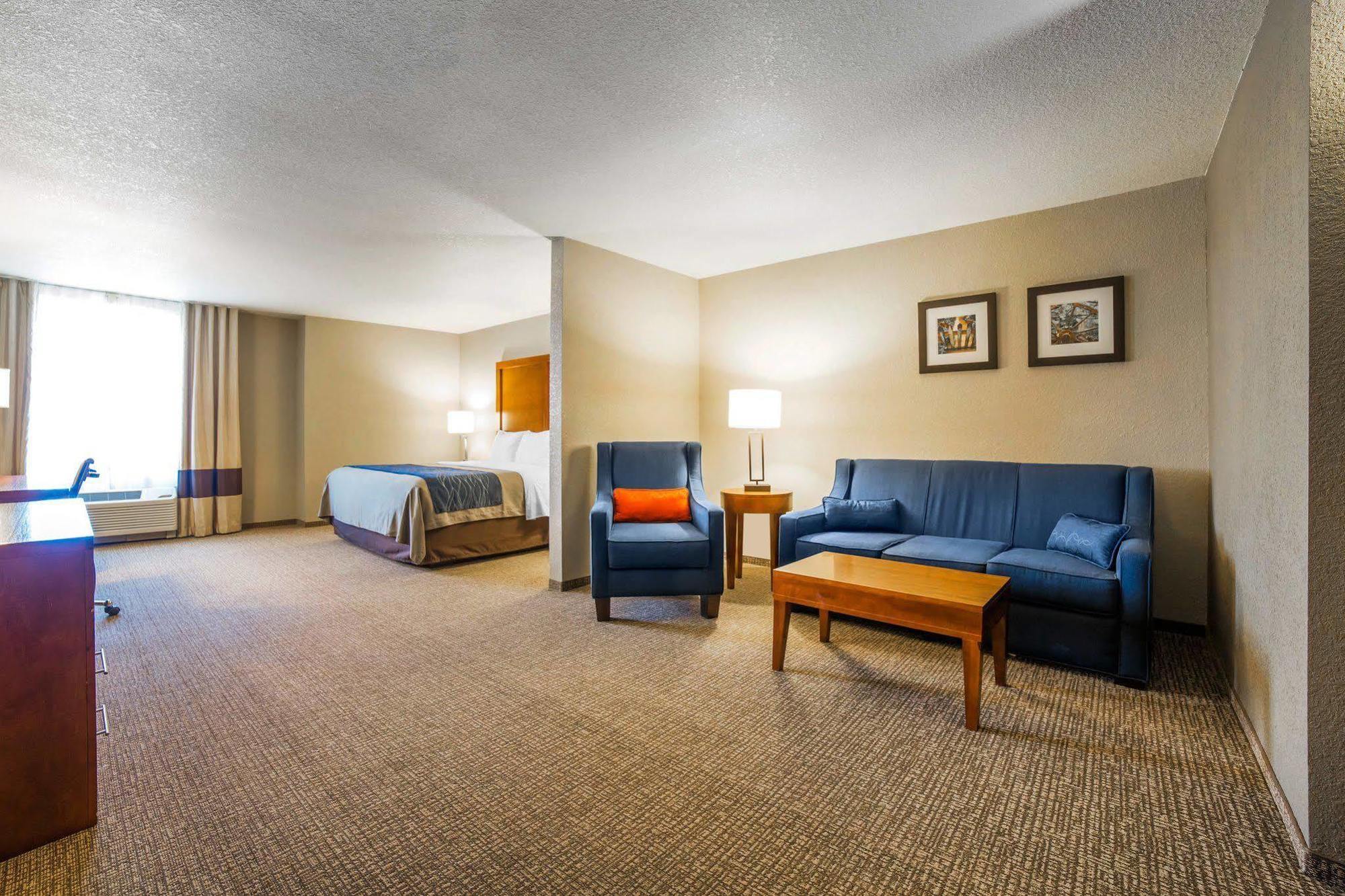 Comfort Inn & Suites Cheyenne Exterior photo